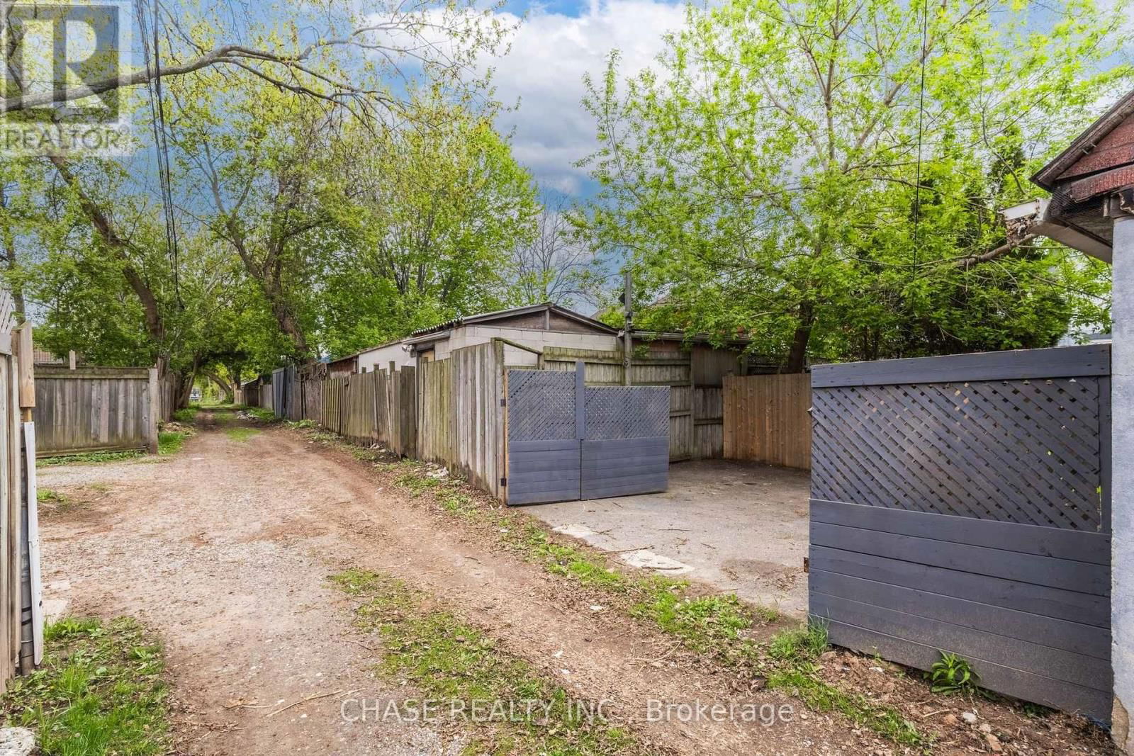 86 SMITH AVENUE Image 47