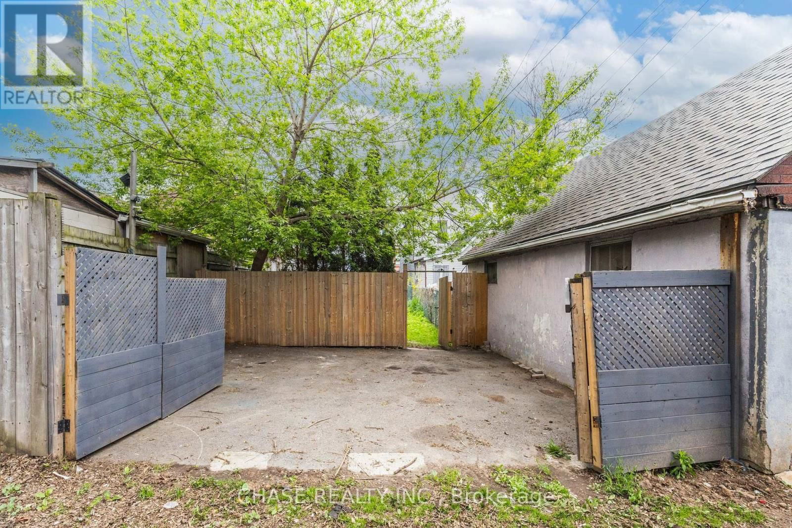 86 SMITH AVENUE Image 48