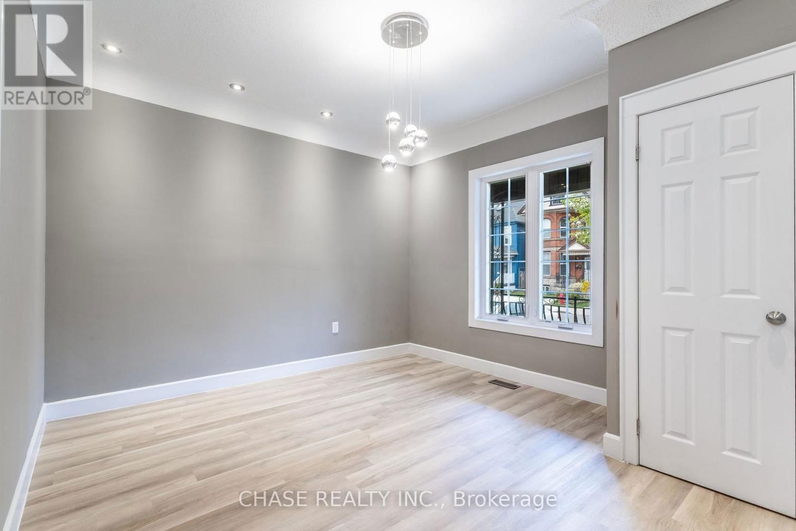 86 SMITH AVENUE Image 5