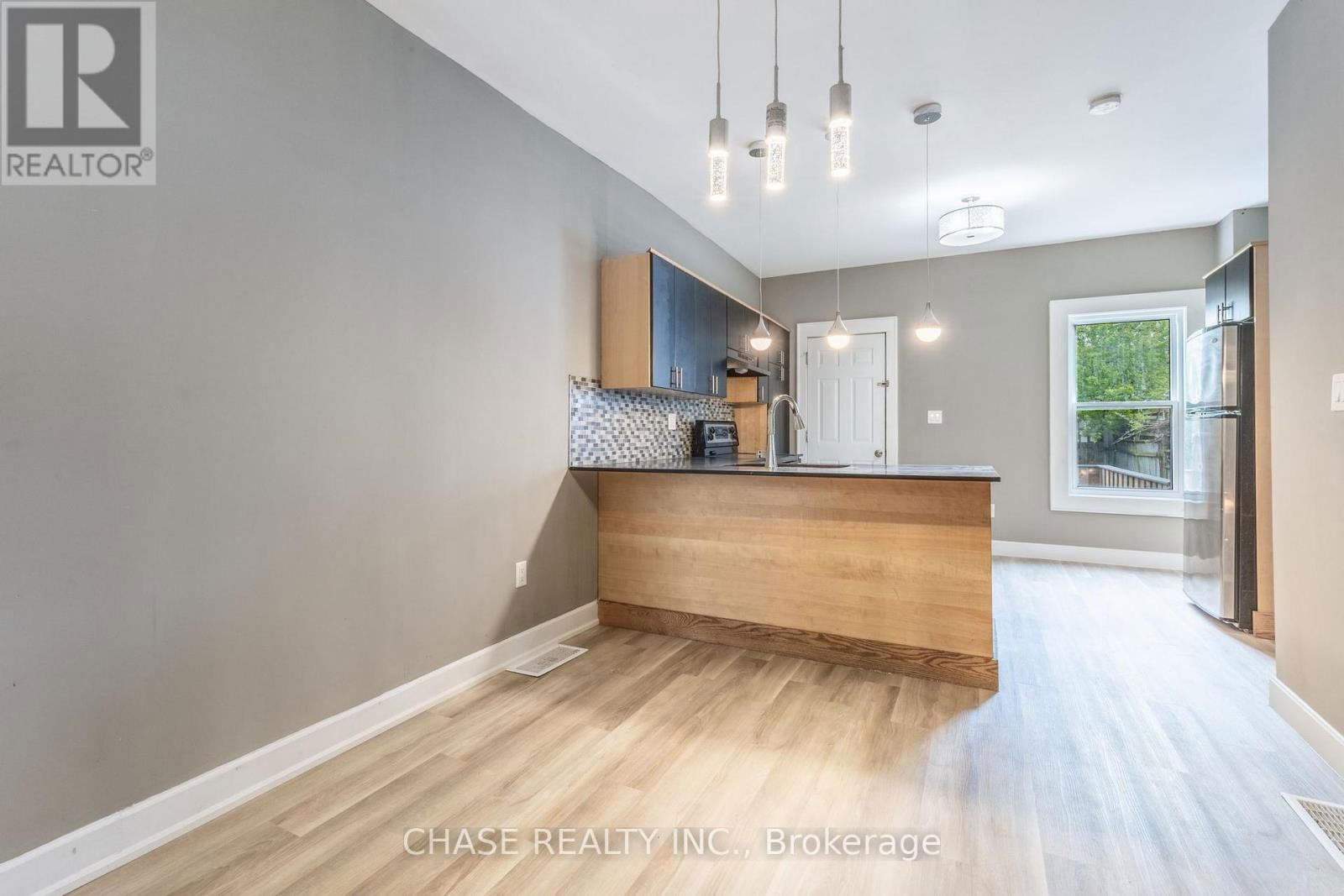 86 SMITH AVENUE Image 9