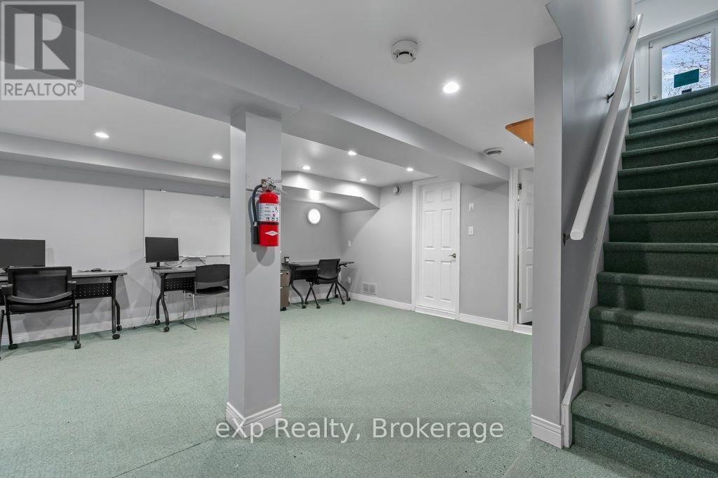 7 WATERLOO AVENUE Image 30