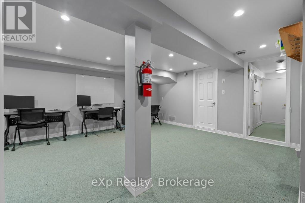 7 WATERLOO AVENUE Image 31
