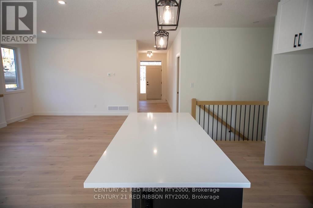 6 - 430 HEAD STREET NORTH Image 13