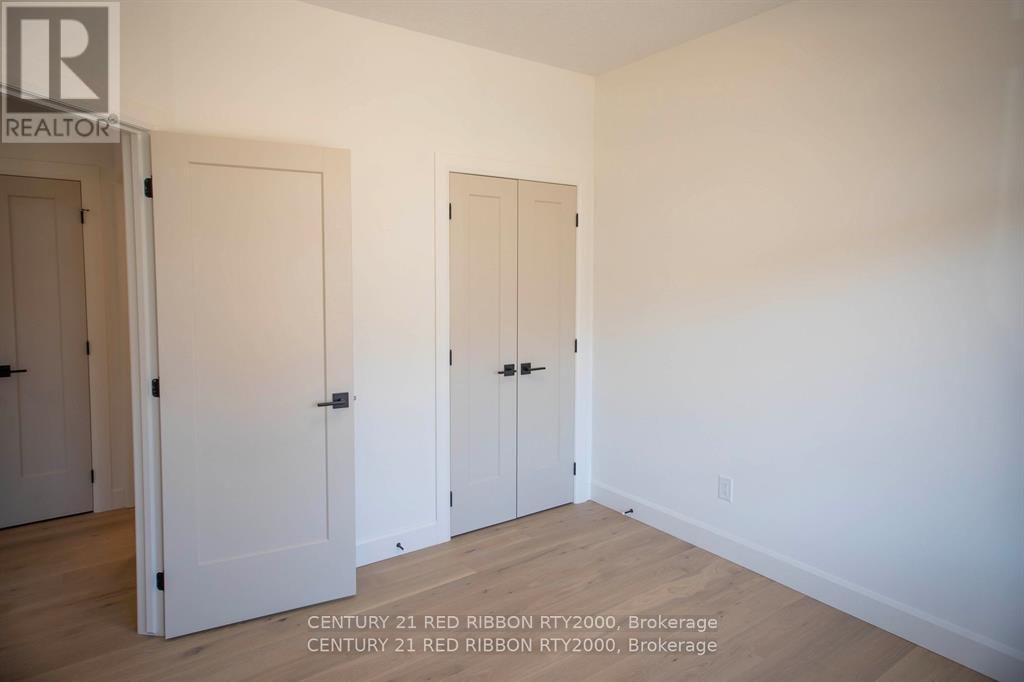 6 - 430 HEAD STREET NORTH Image 25