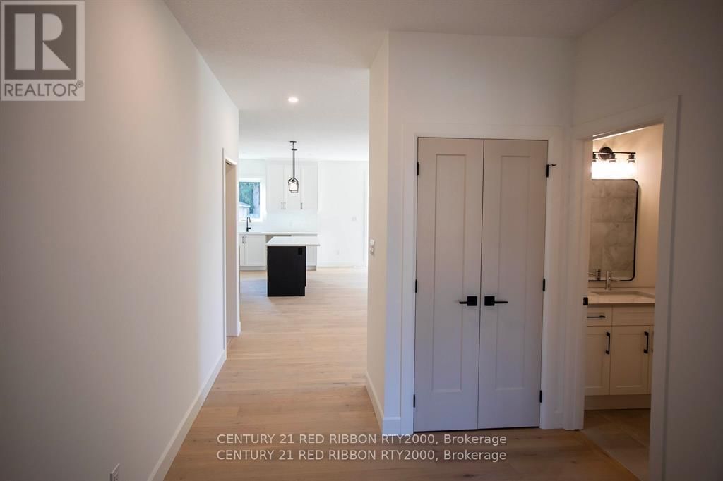 6 - 430 HEAD STREET NORTH Image 27