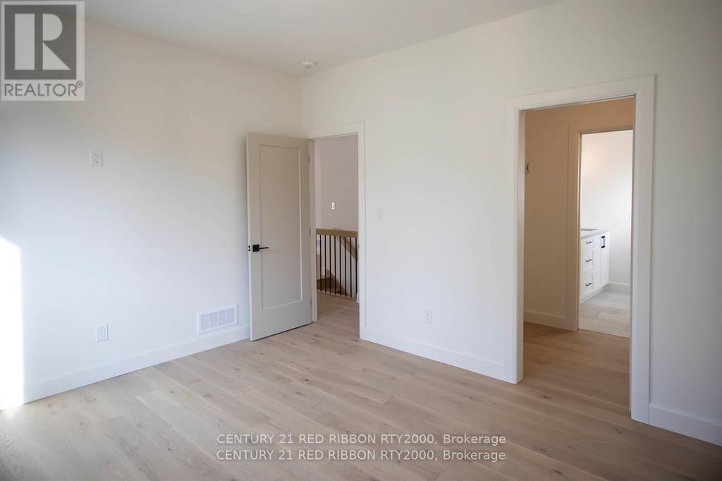 6 - 430 HEAD STREET NORTH Image 9