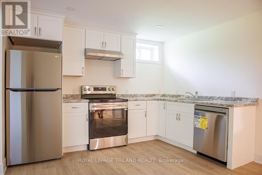 Lower - 18 THORNCREST CRESCENT Image 3