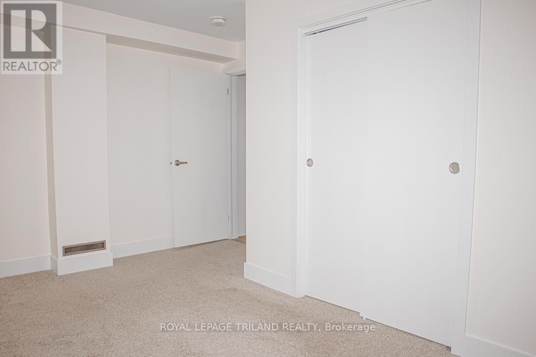 Lower - 18 THORNCREST CRESCENT Image 6