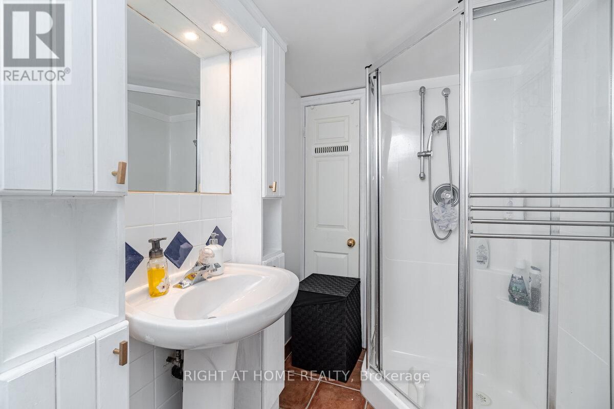 62 FLORENCE STREET Image 20