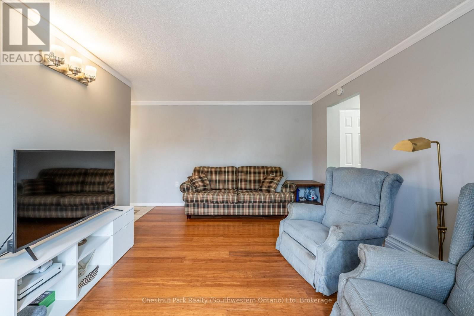 7 - 37 CONROY CRESCENT Image 10