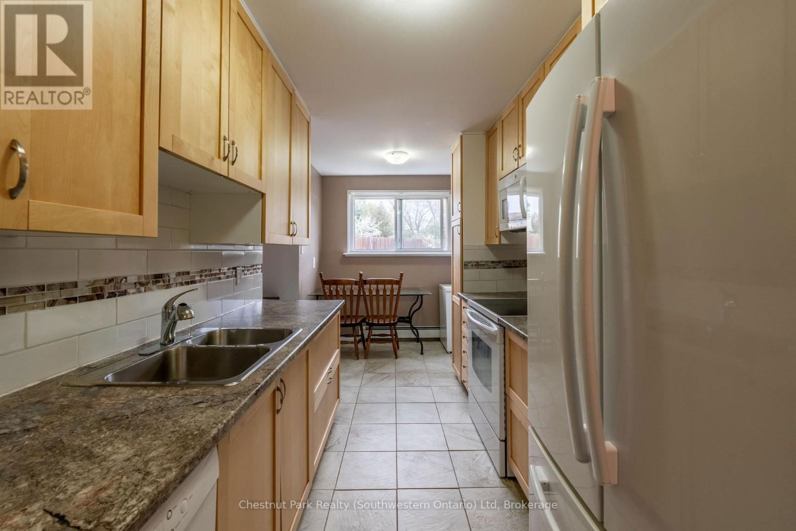 7 - 37 CONROY CRESCENT Image 13