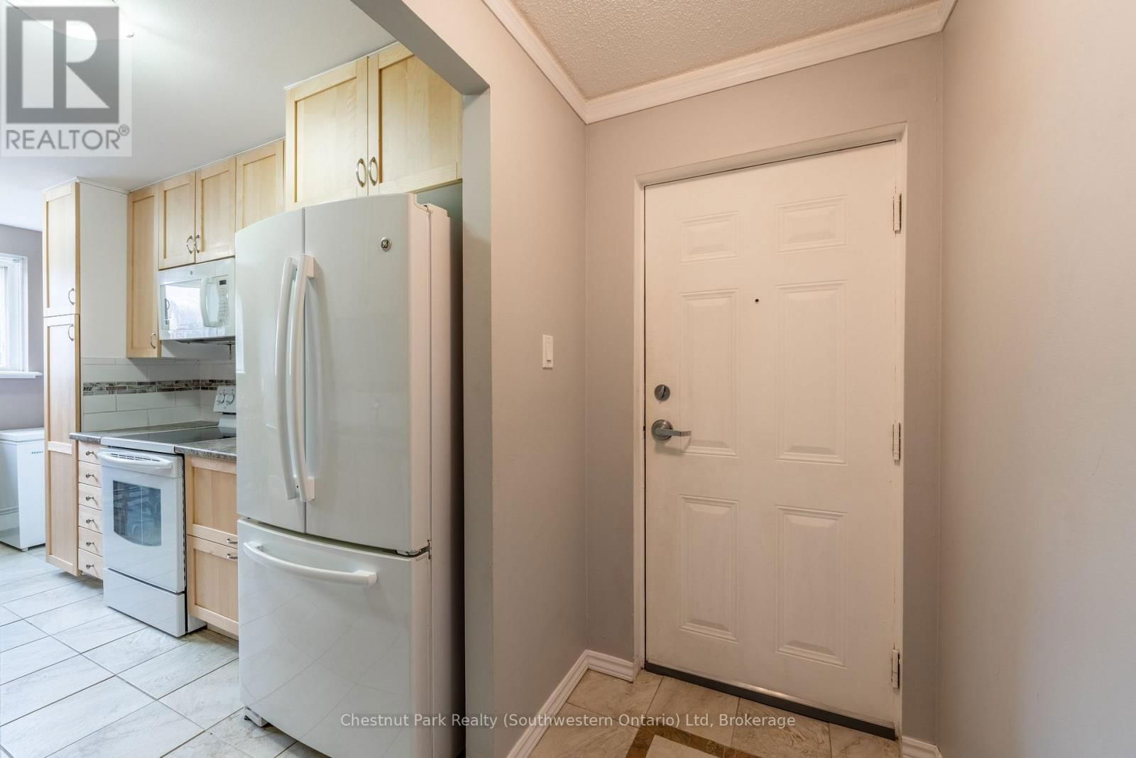 7 - 37 CONROY CRESCENT Image 5