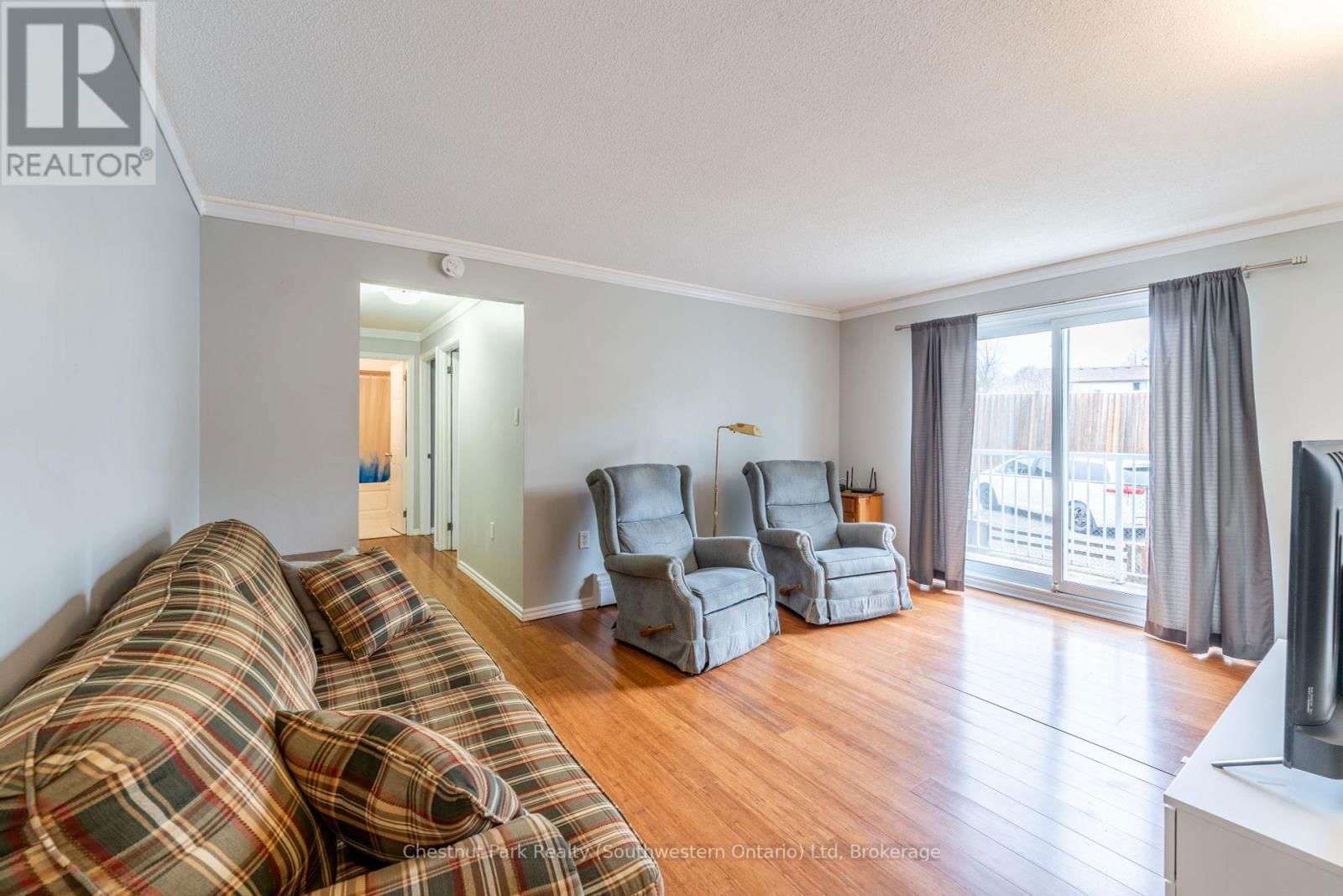 7 - 37 CONROY CRESCENT Image 6