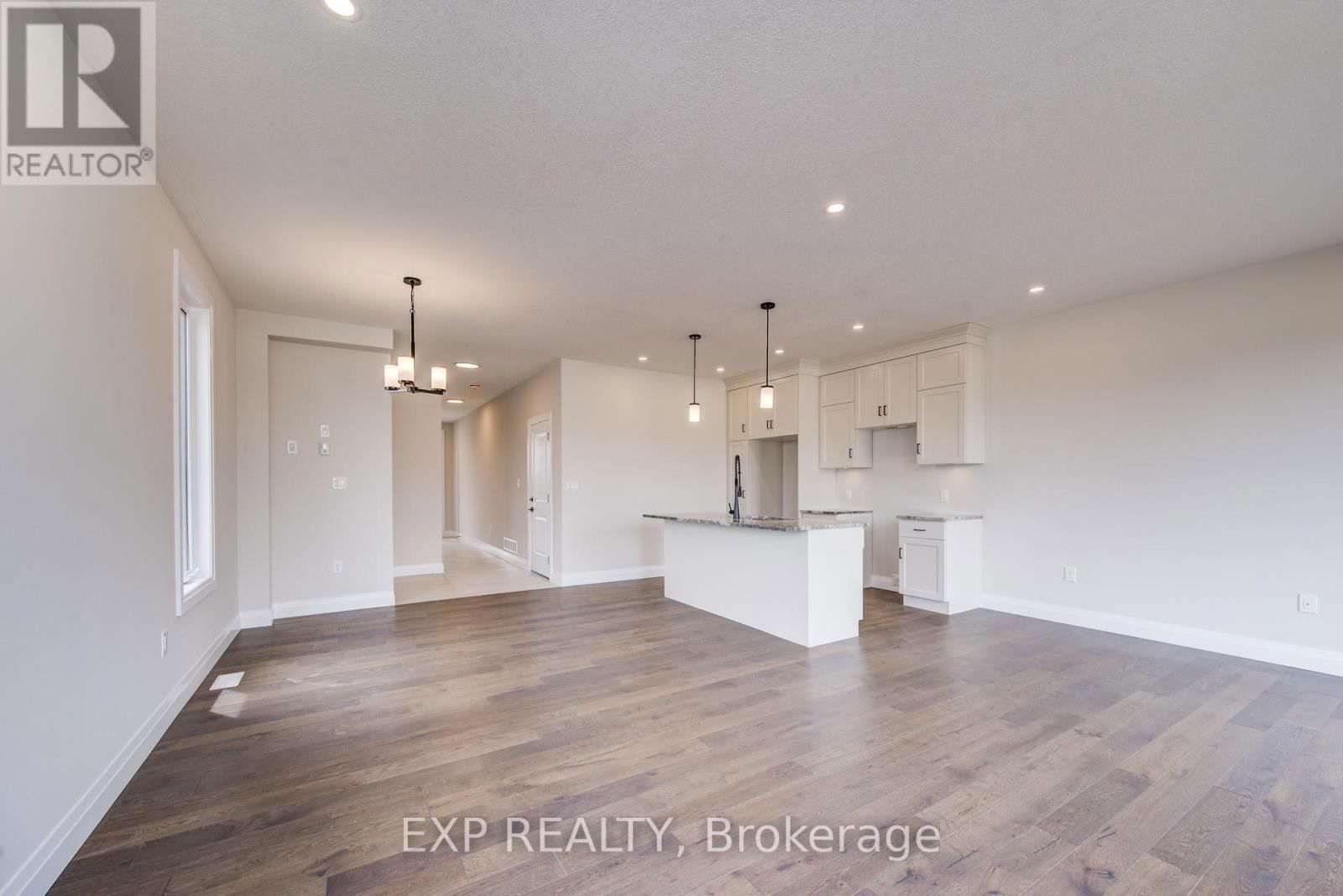 102 THACKERAY WAY Image 12