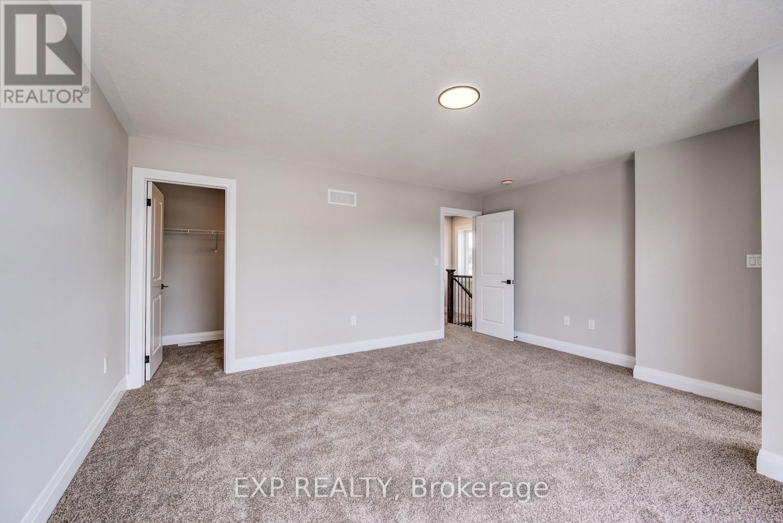102 THACKERAY WAY Image 21