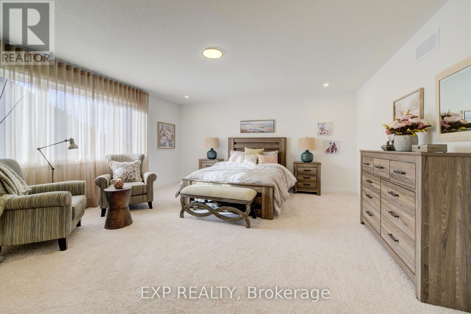 109 THACKERAY WAY Image 25