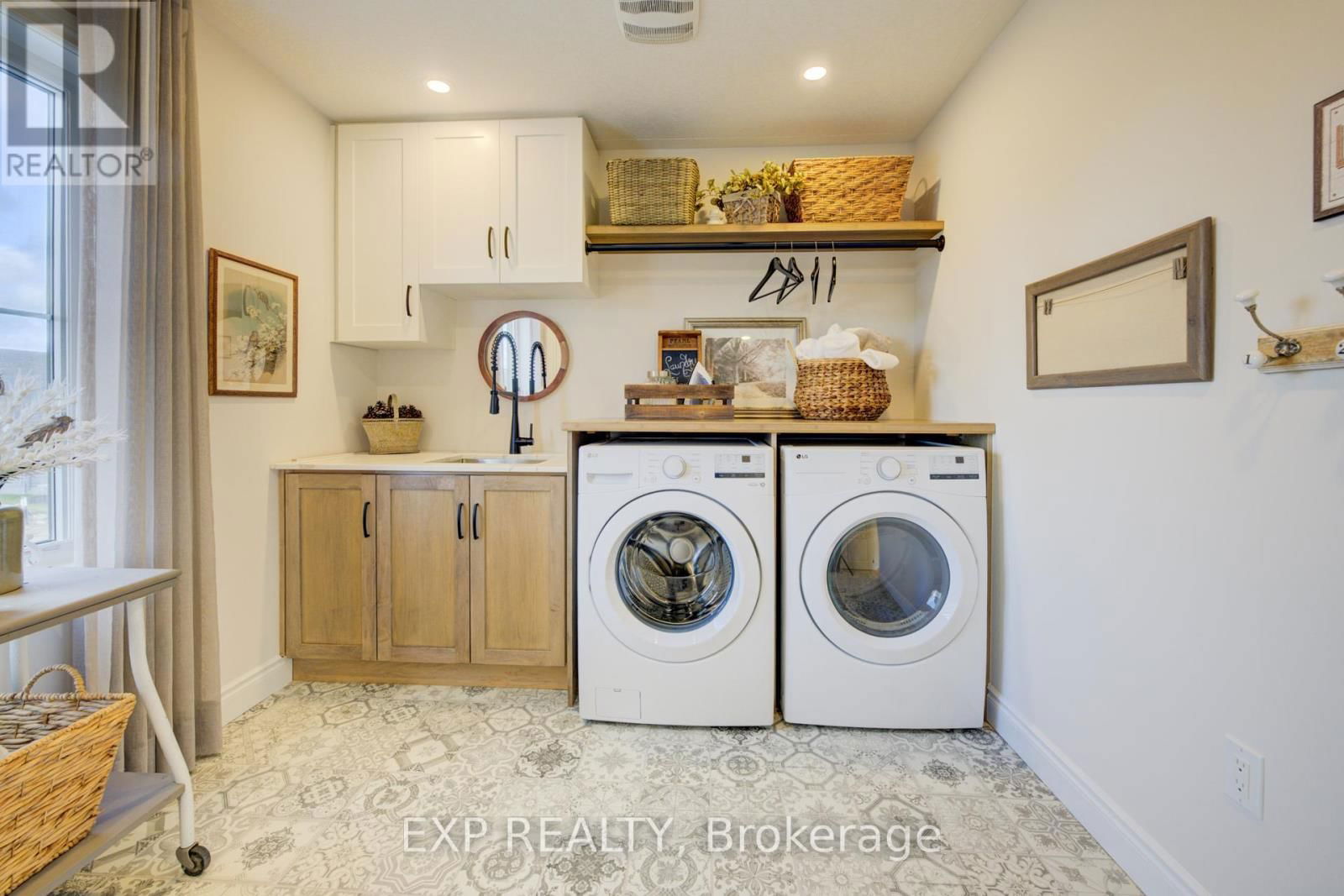 109 THACKERAY WAY Image 35