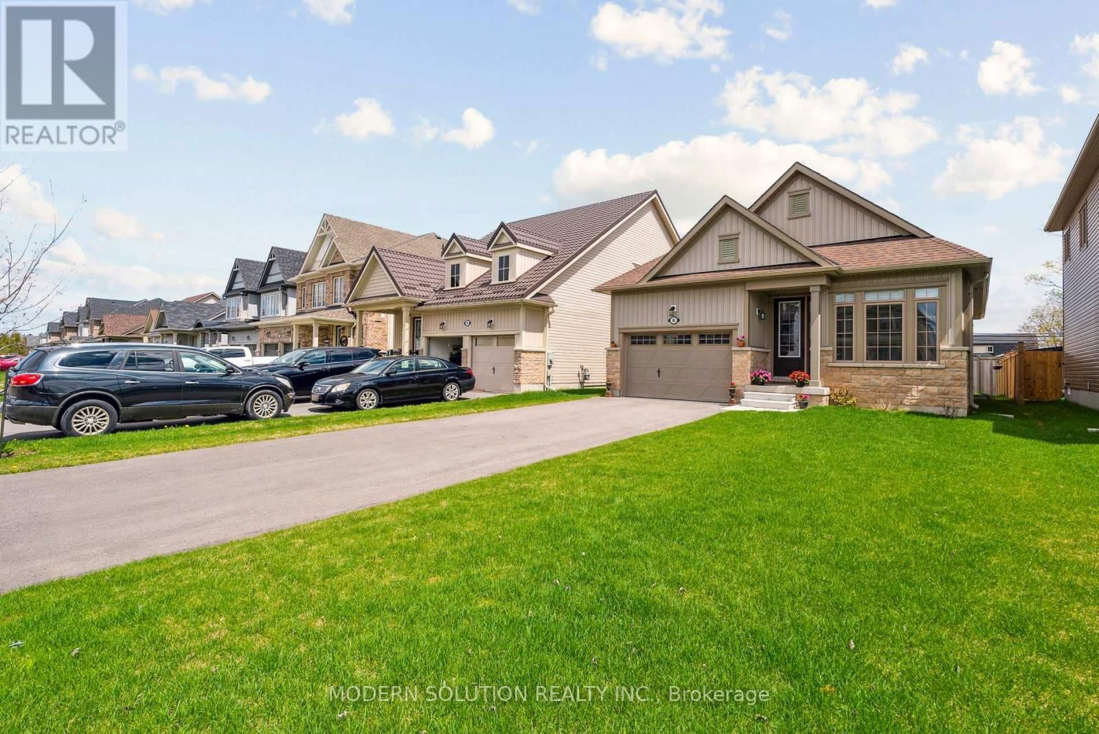 6 HENNESSEY CRESCENT Image 1