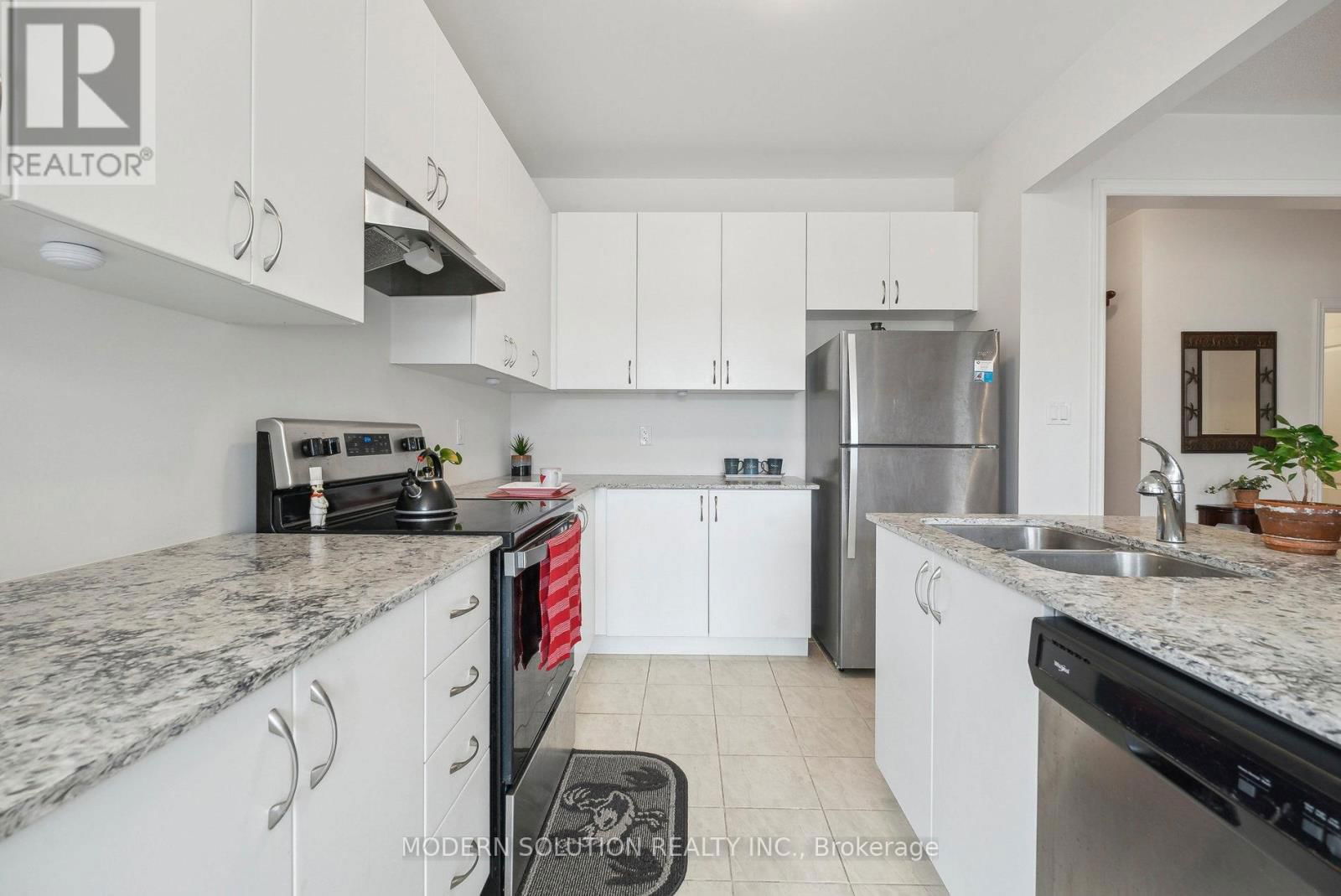 6 HENNESSEY CRESCENT Image 11
