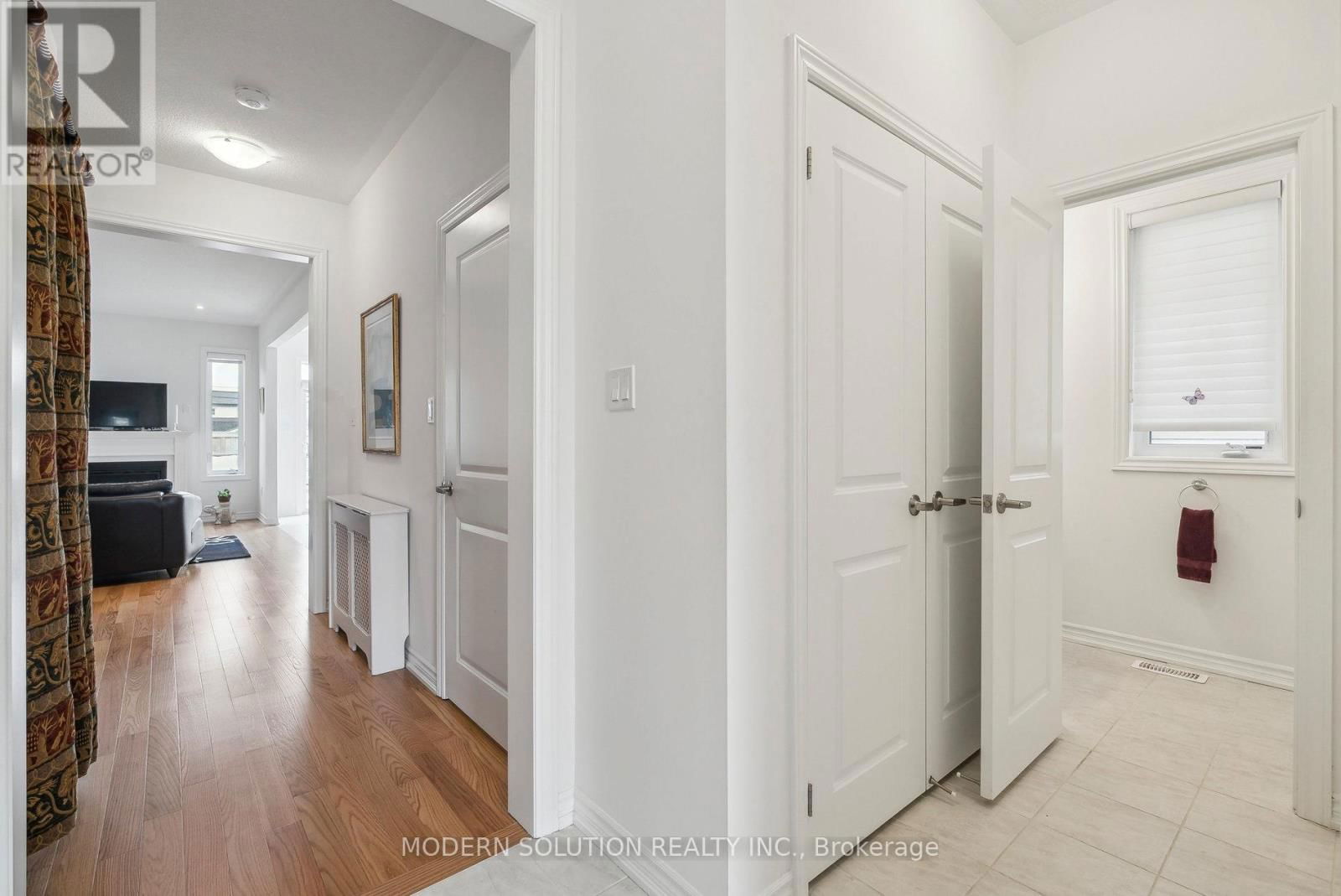6 HENNESSEY CRESCENT Image 14