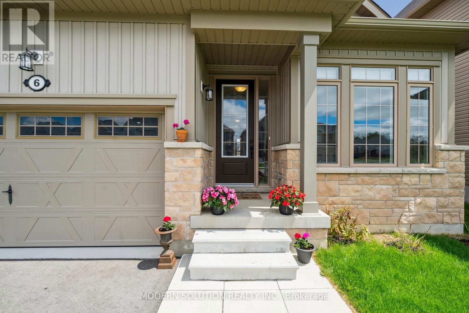 6 HENNESSEY CRESCENT Image 2