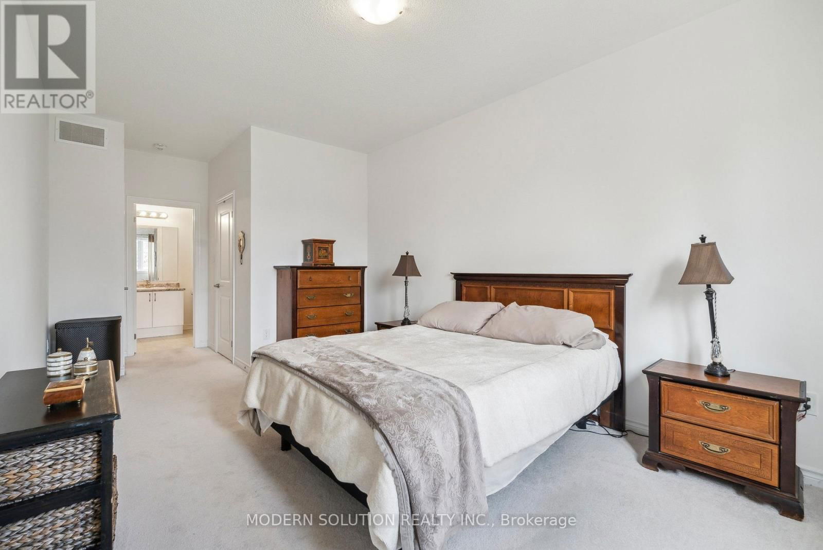 6 HENNESSEY CRESCENT Image 20