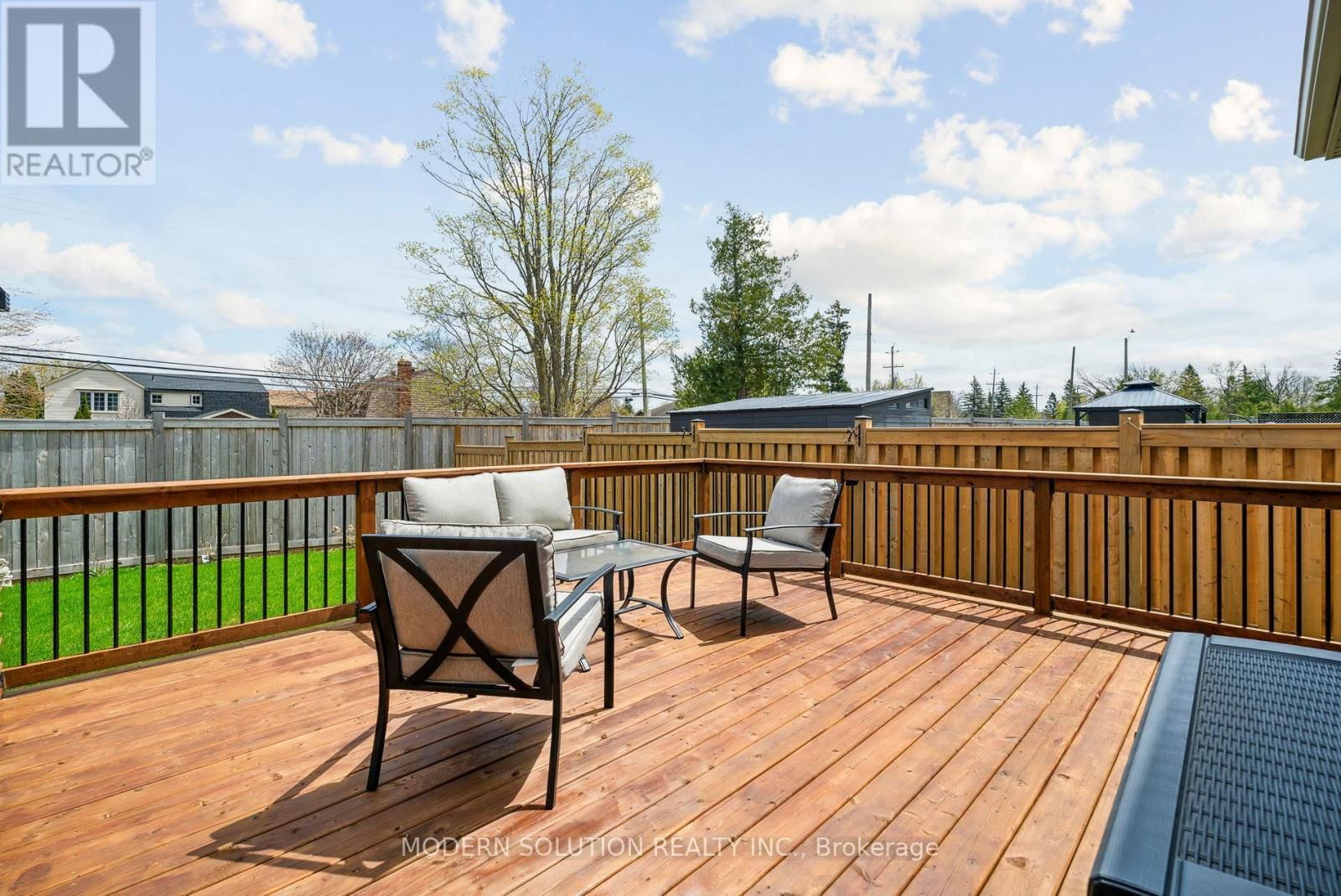 6 HENNESSEY CRESCENT Image 22