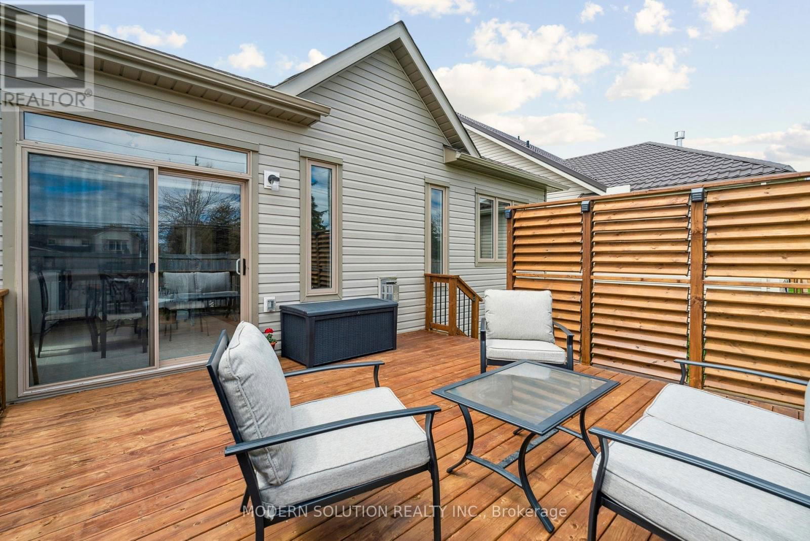 6 HENNESSEY CRESCENT Image 23