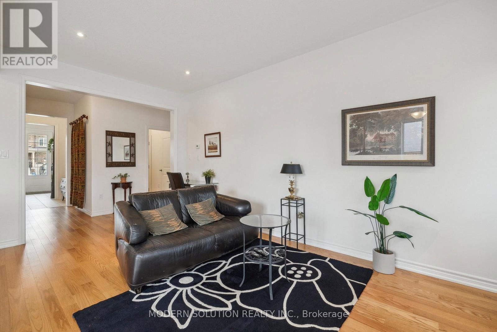6 HENNESSEY CRESCENT Image 7