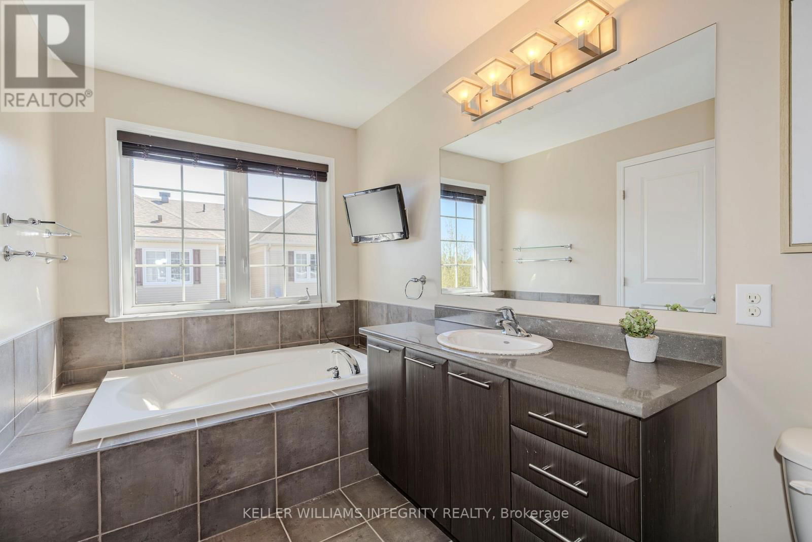 905 CALDERMILL PRIVATE Image 19