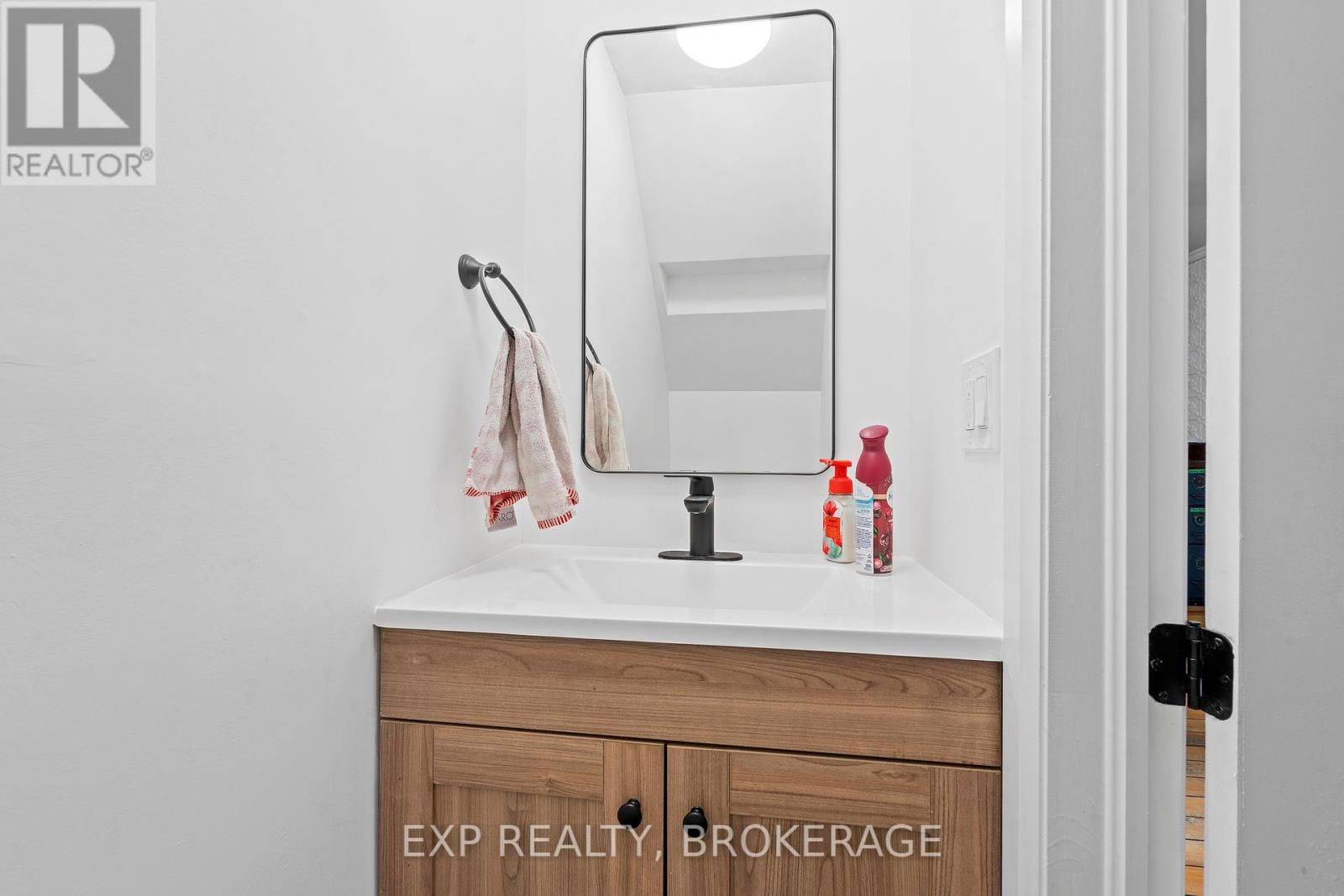 212 RIDEAU STREET Image 11