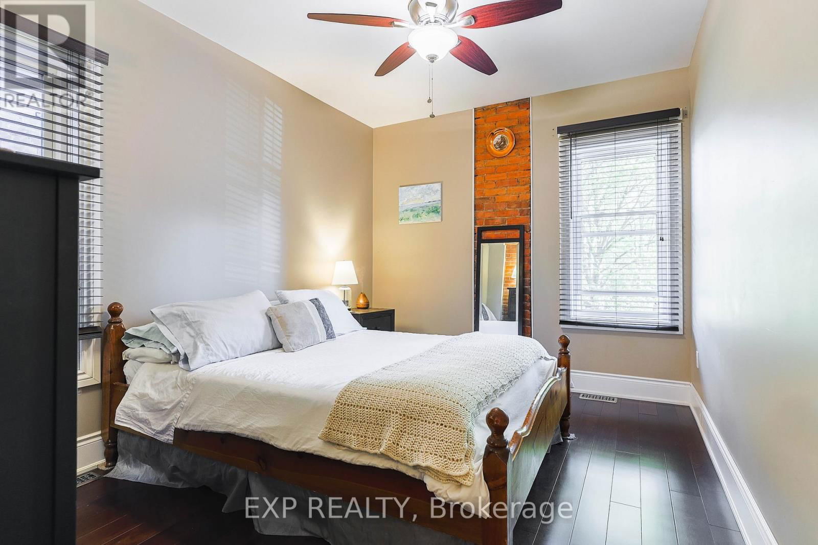 132 CHARLTON AVENUE WEST Image 18
