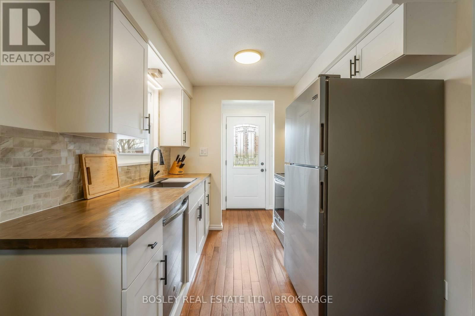 15 WESTLAKE LANE Image 10