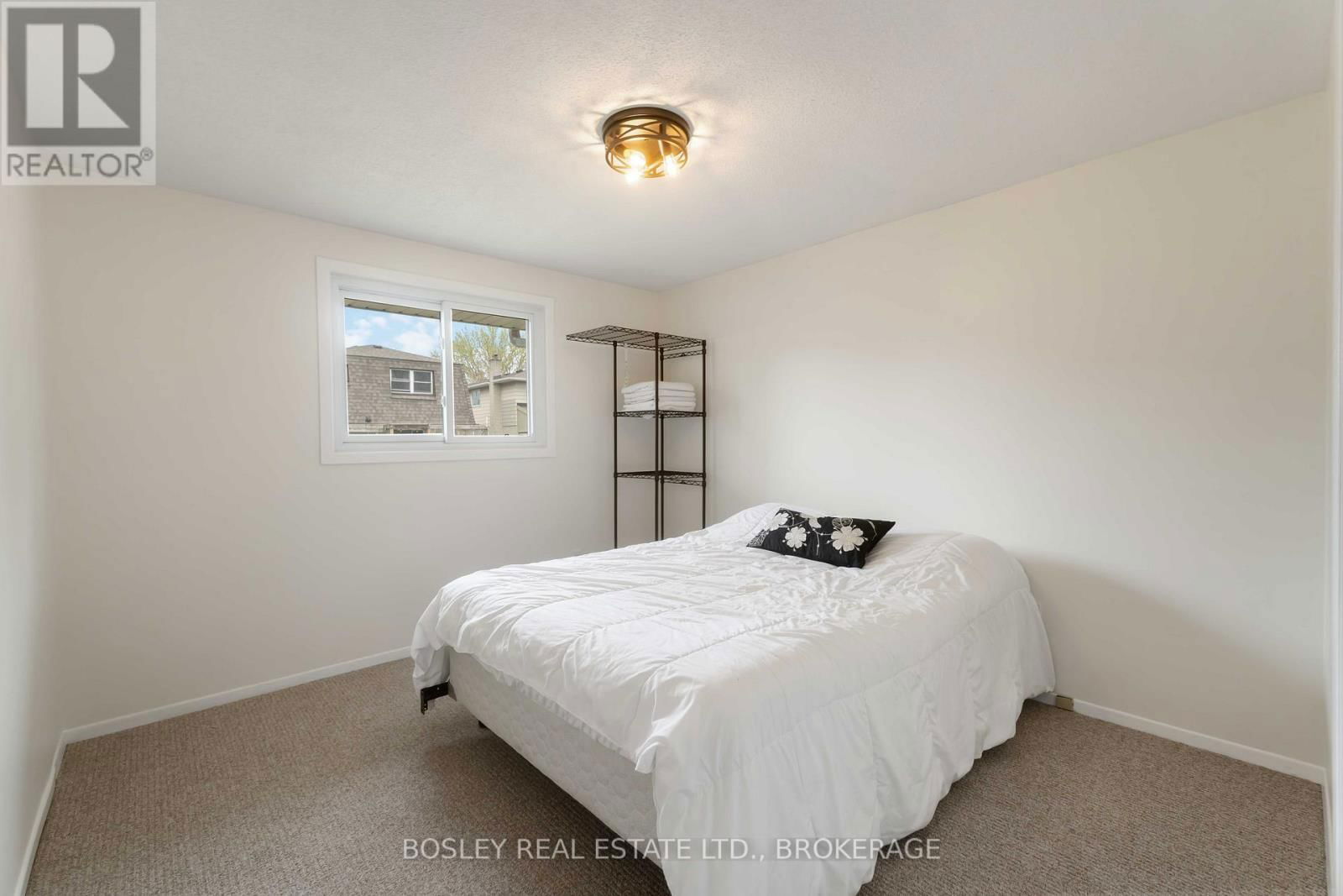 15 WESTLAKE LANE Image 11