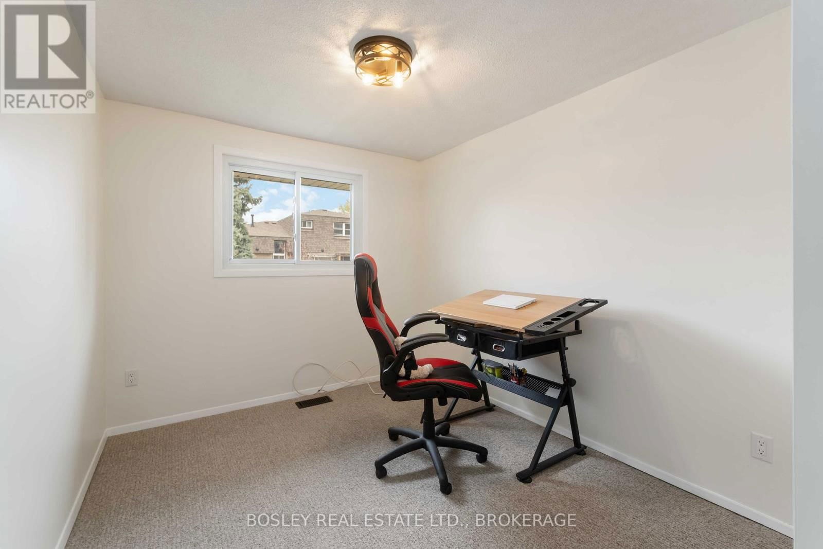 15 WESTLAKE LANE Image 13