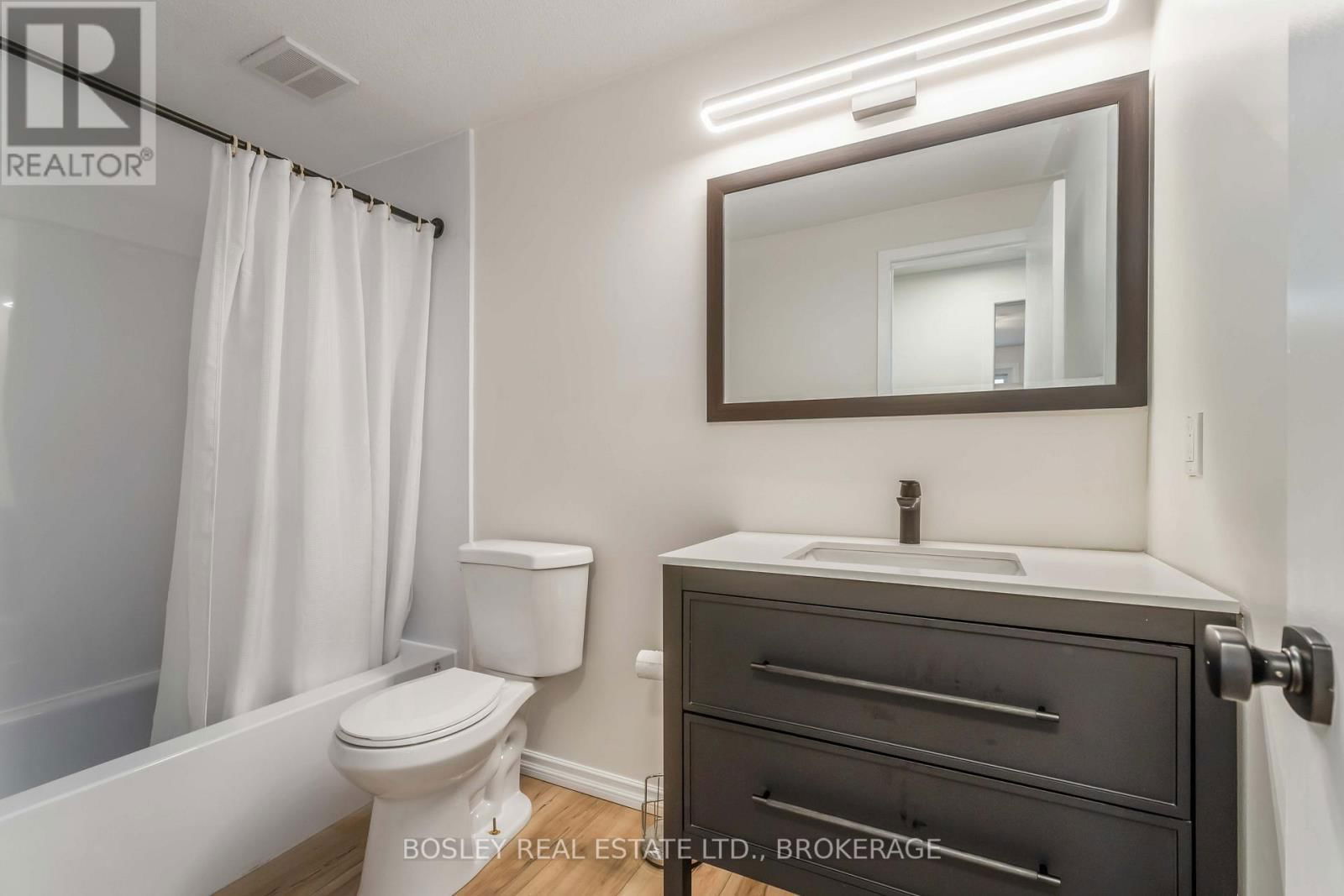 15 WESTLAKE LANE Image 17