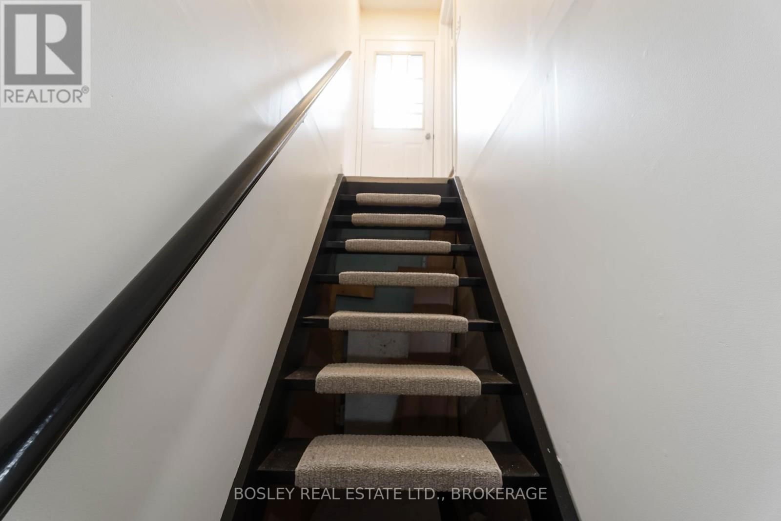 15 WESTLAKE LANE Image 18