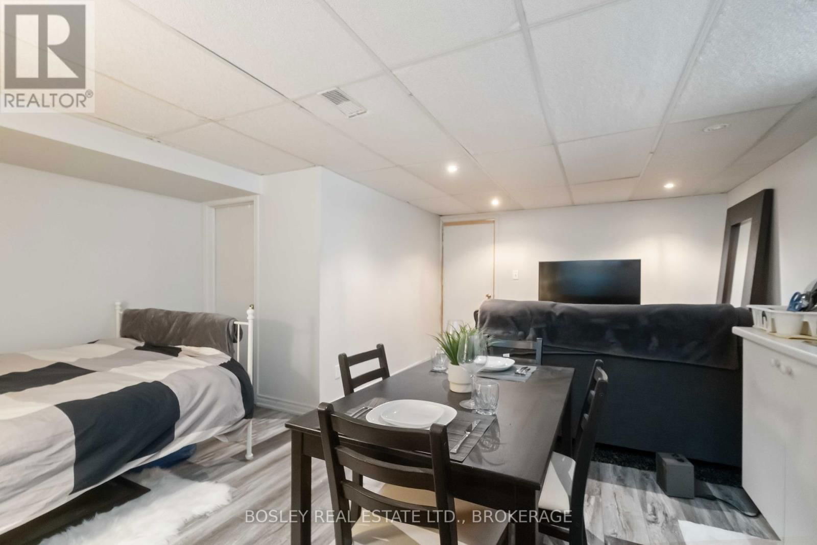 15 WESTLAKE LANE Image 21