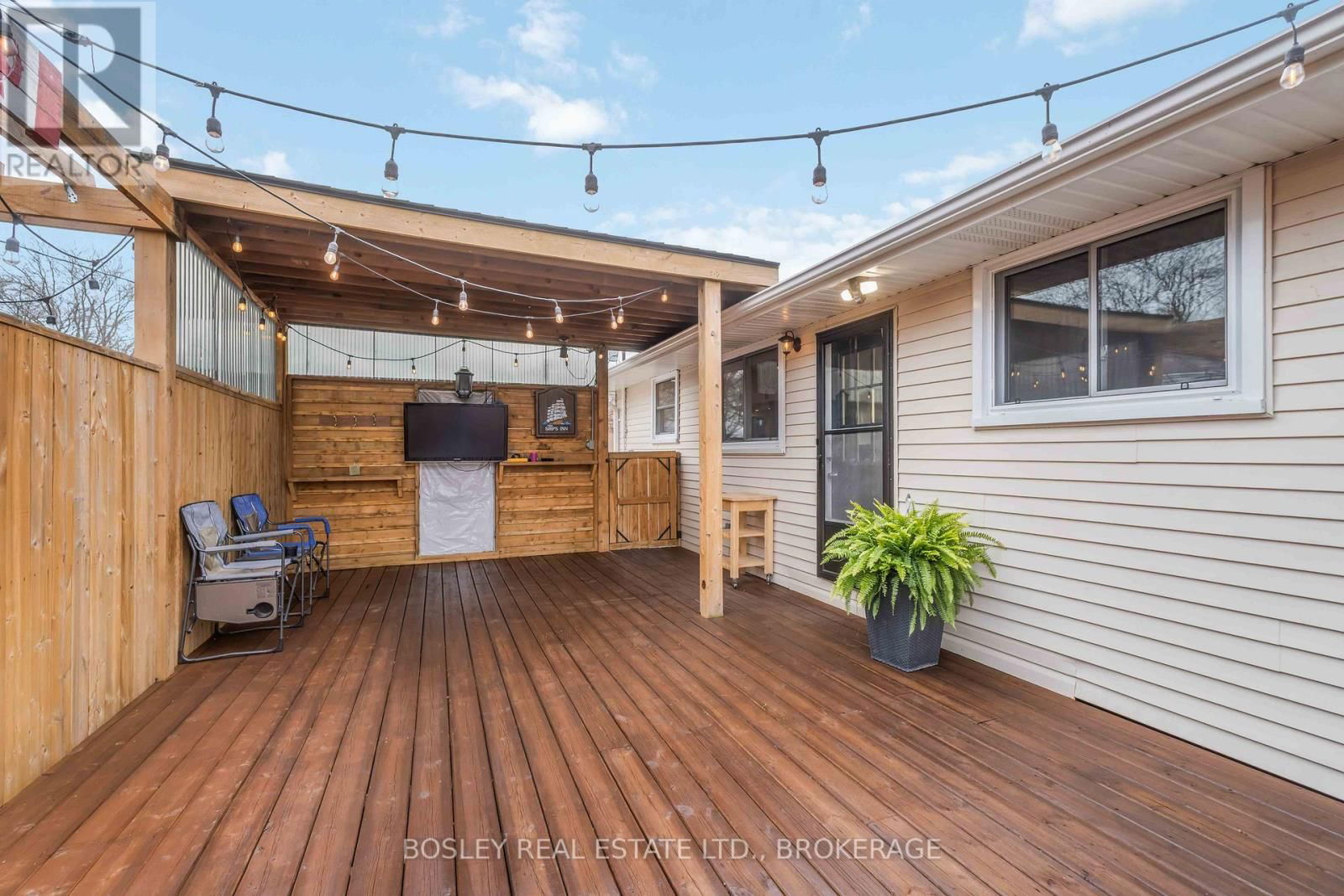 15 WESTLAKE LANE Image 26