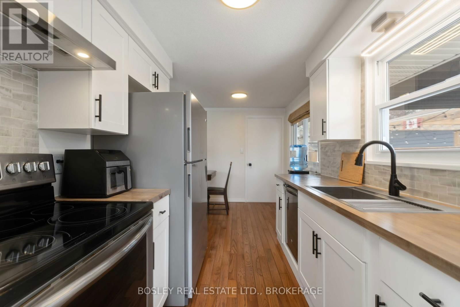 15 WESTLAKE LANE Image 9