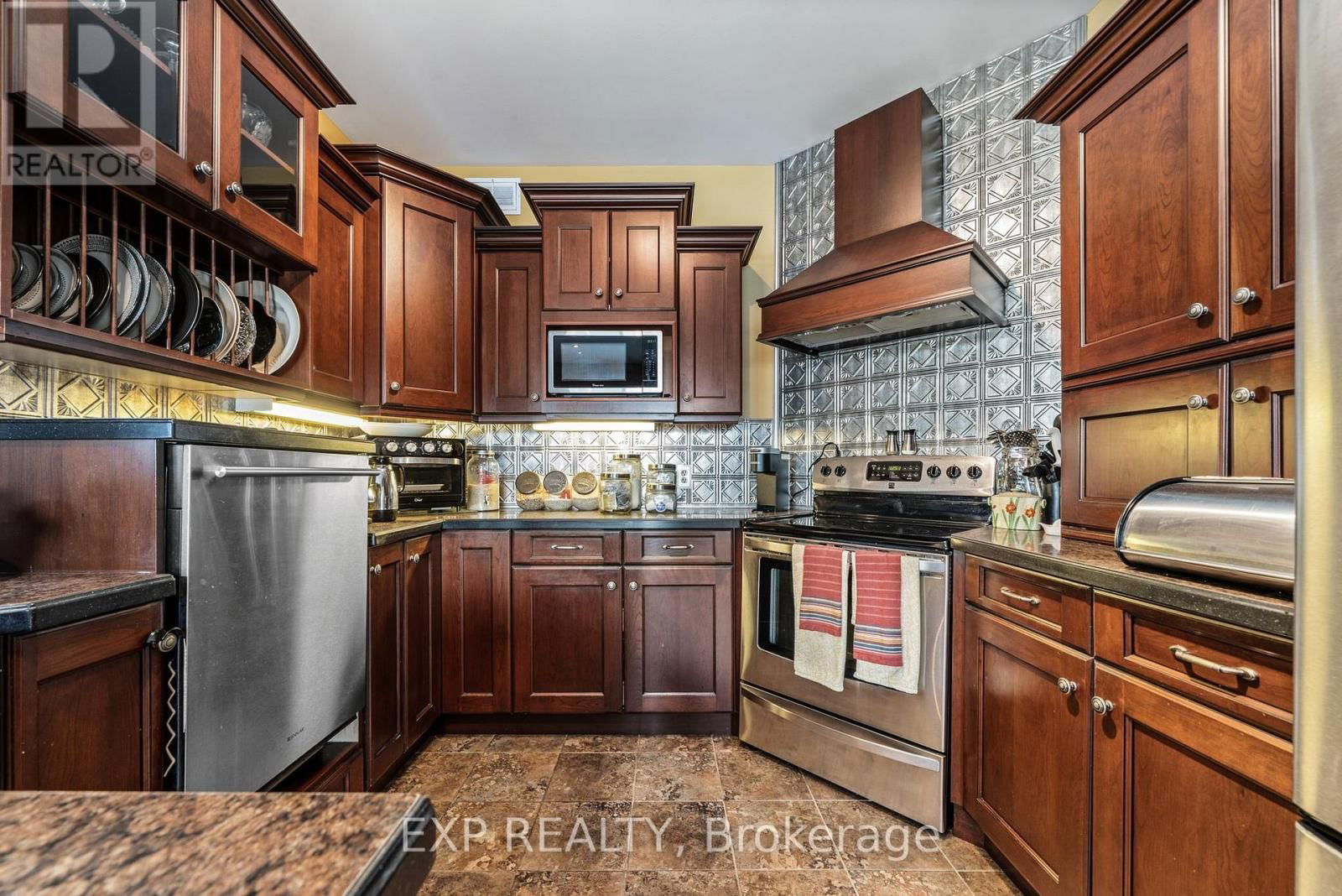 127 RIVER DRIVE Image 17