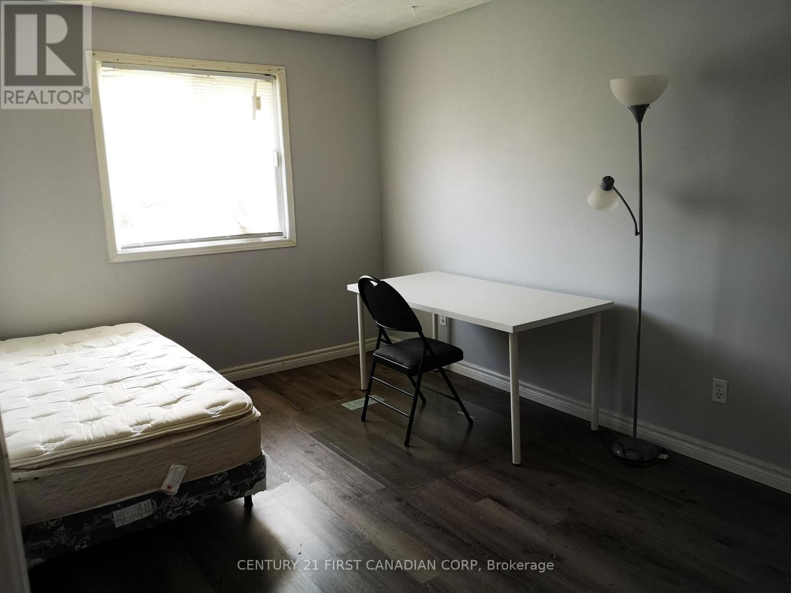 21 - 190 FLEMING DRIVE Image 12
