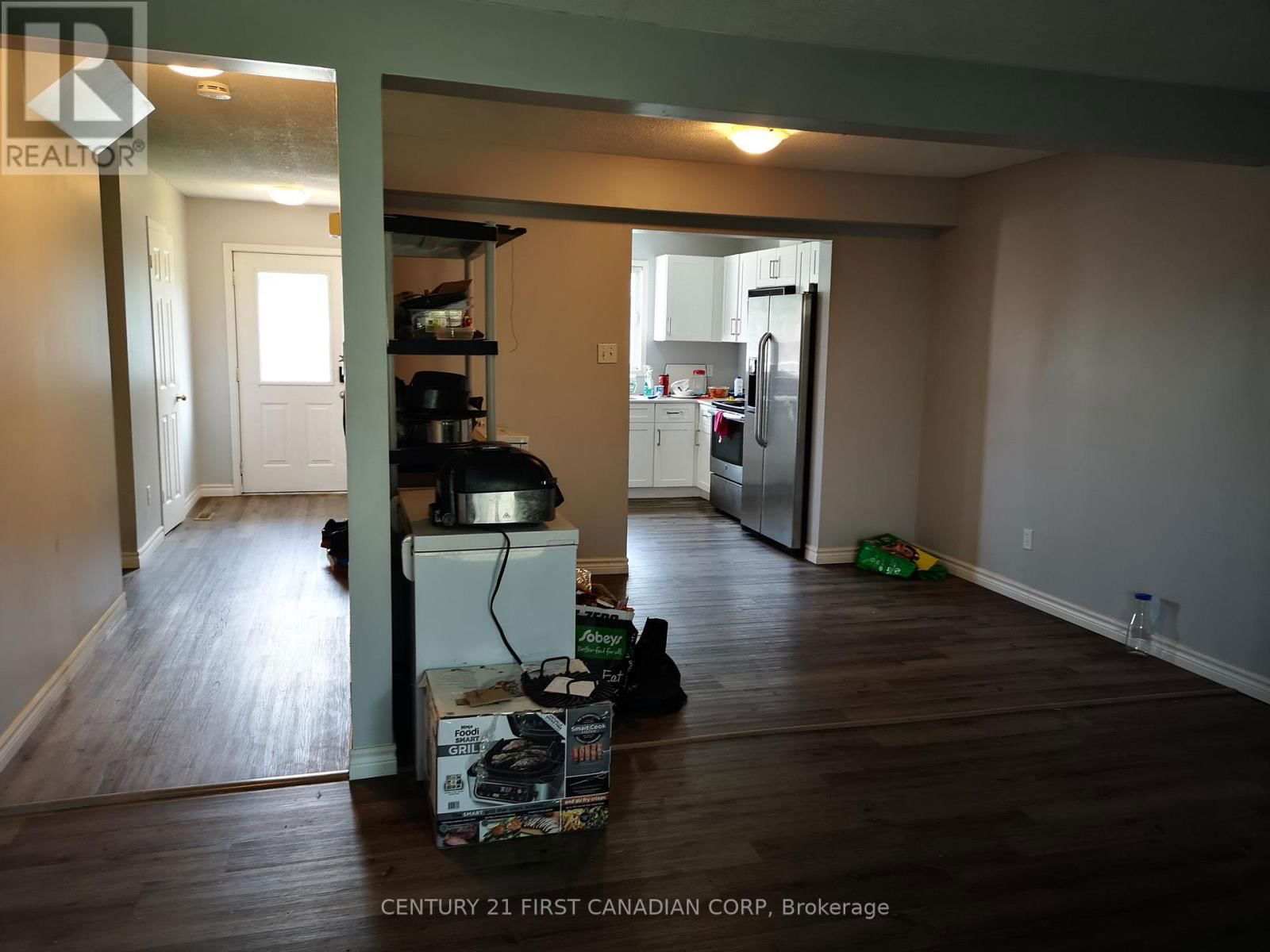 21 - 190 FLEMING DRIVE Image 3