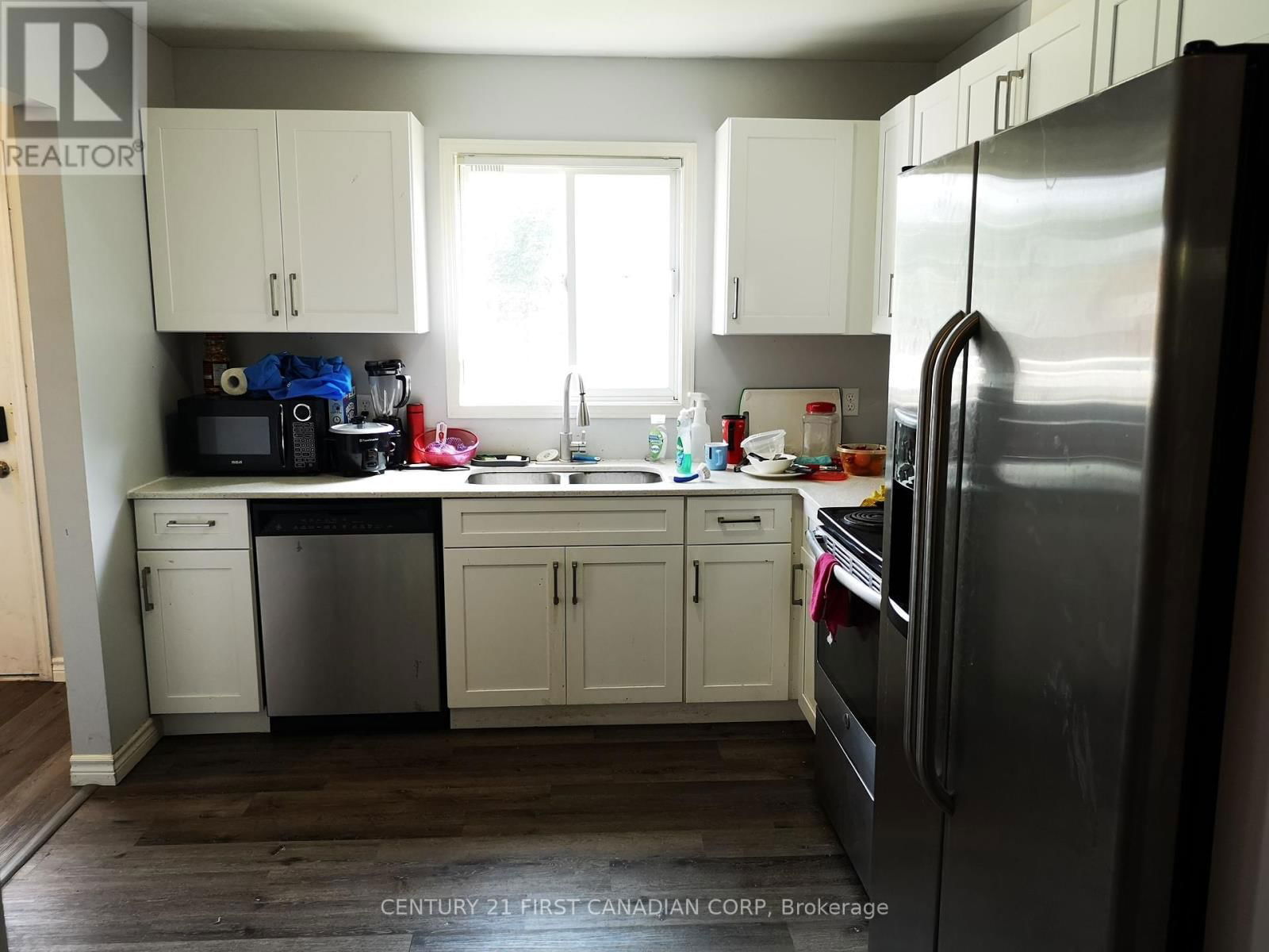 21 - 190 FLEMING DRIVE Image 4