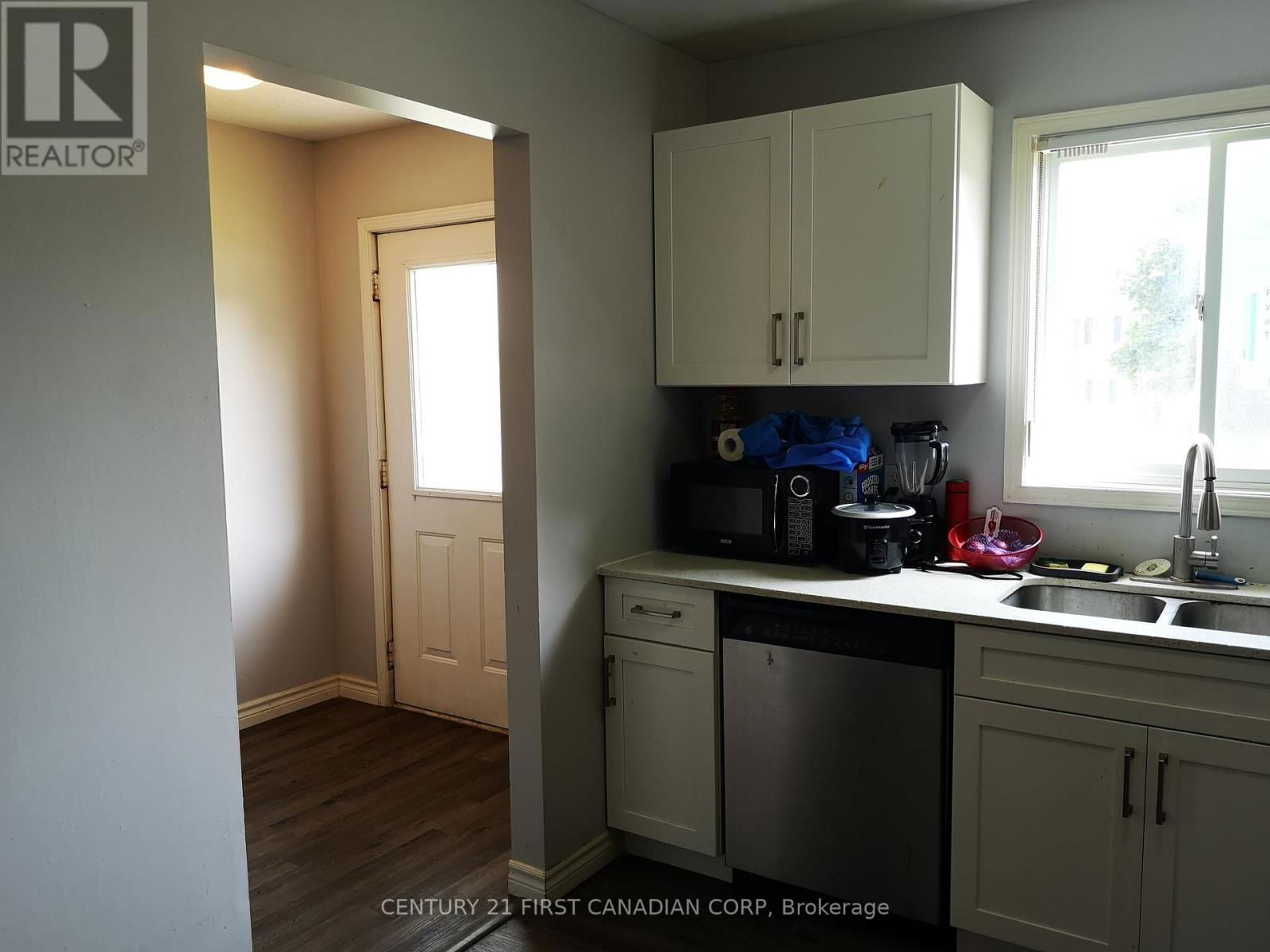 21 - 190 FLEMING DRIVE Image 5