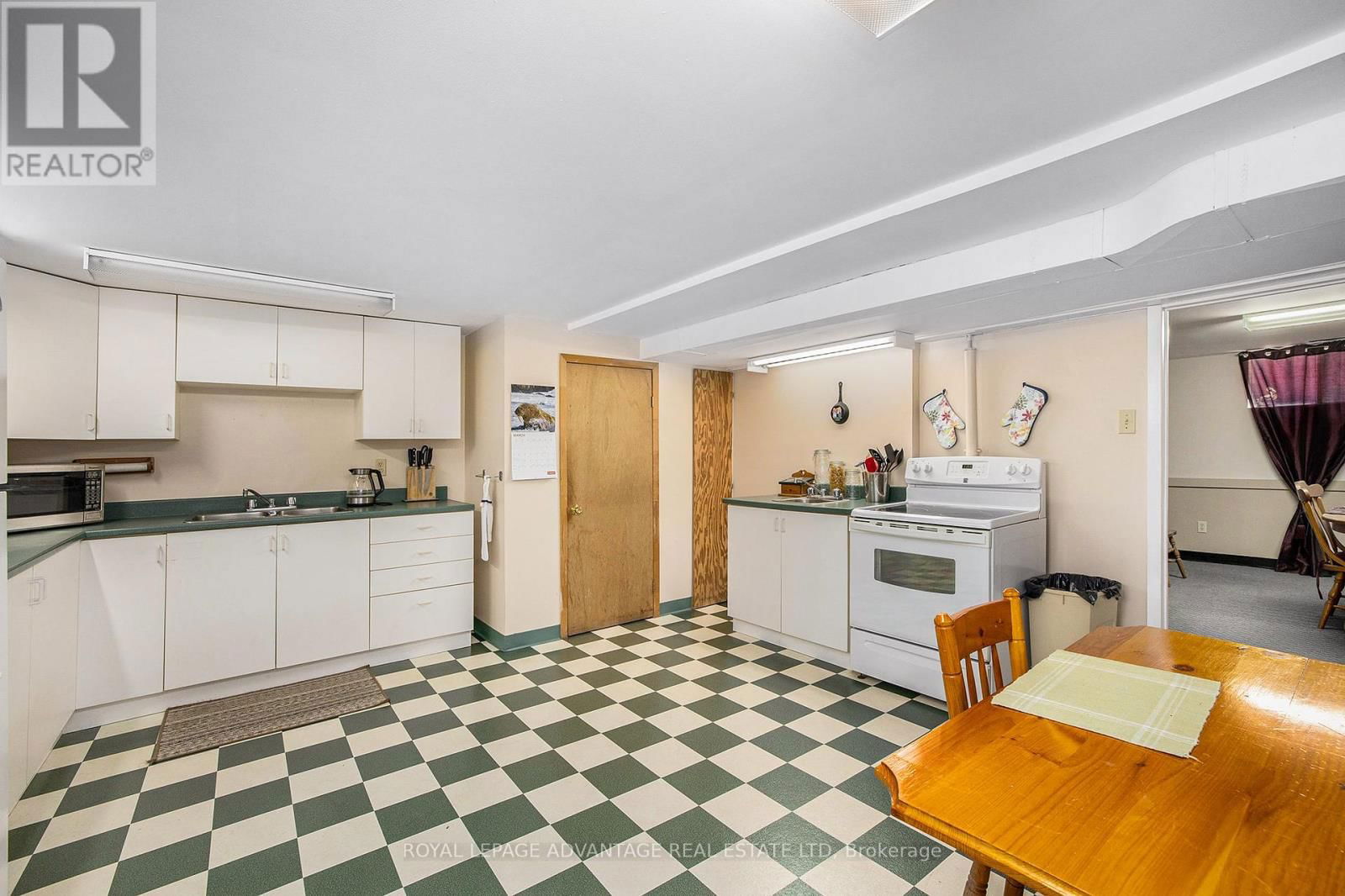 37 WILLIAM STREET EAST Image 19