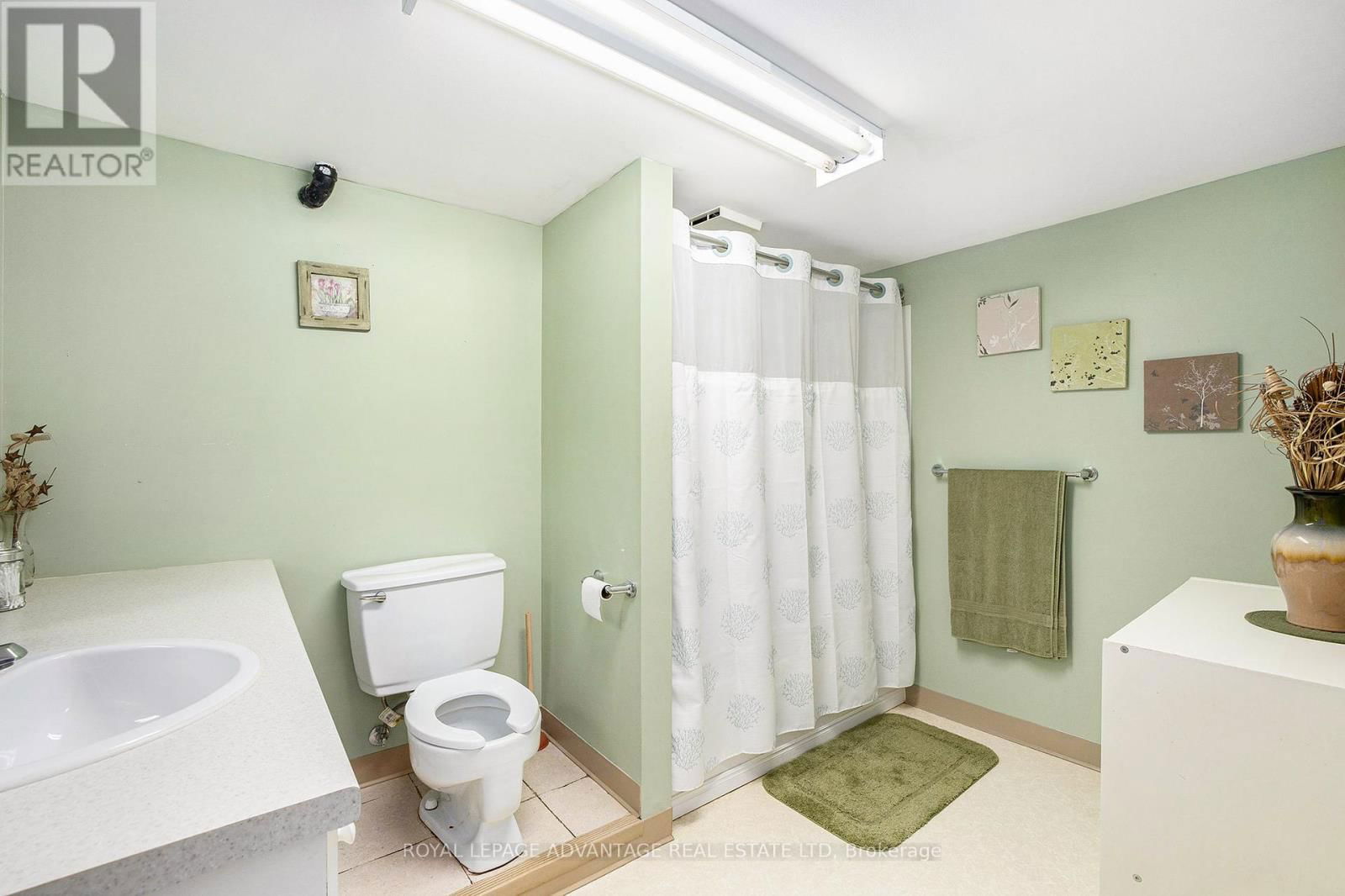 37 WILLIAM STREET EAST Image 24