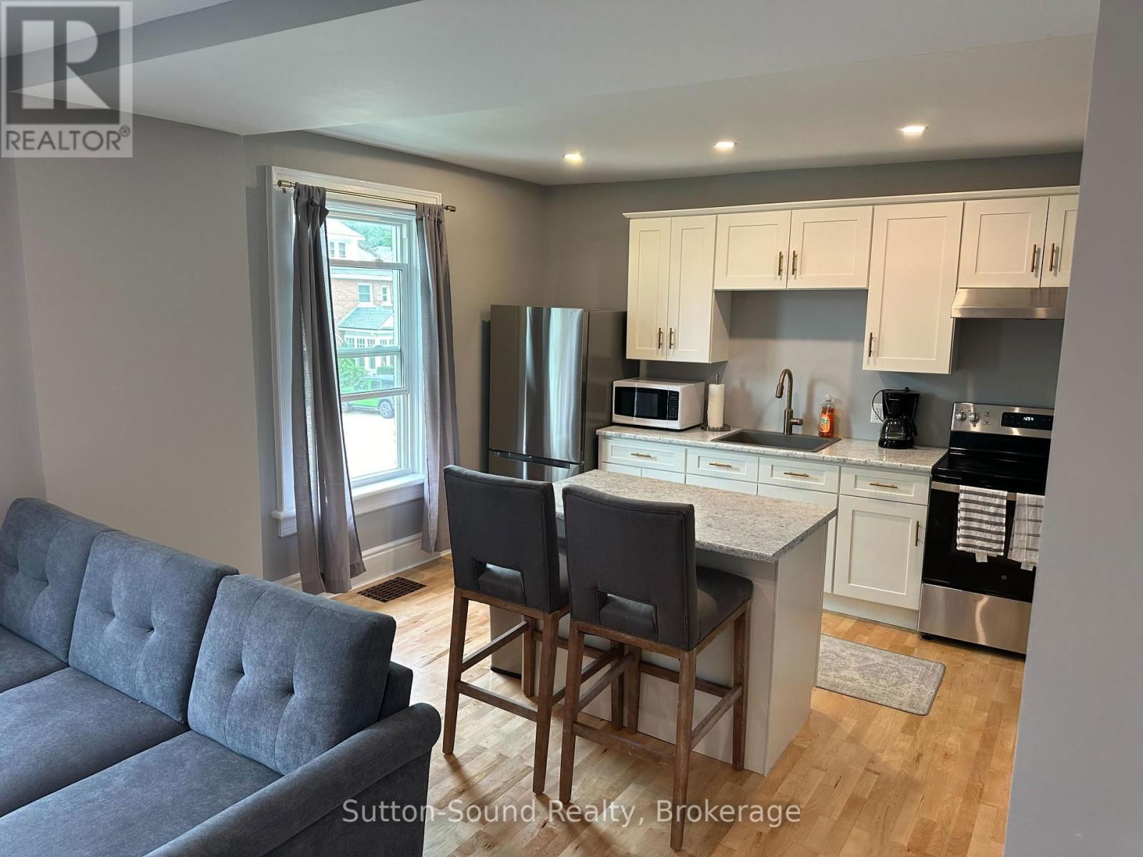 353 6TH STREET EAST Image 12