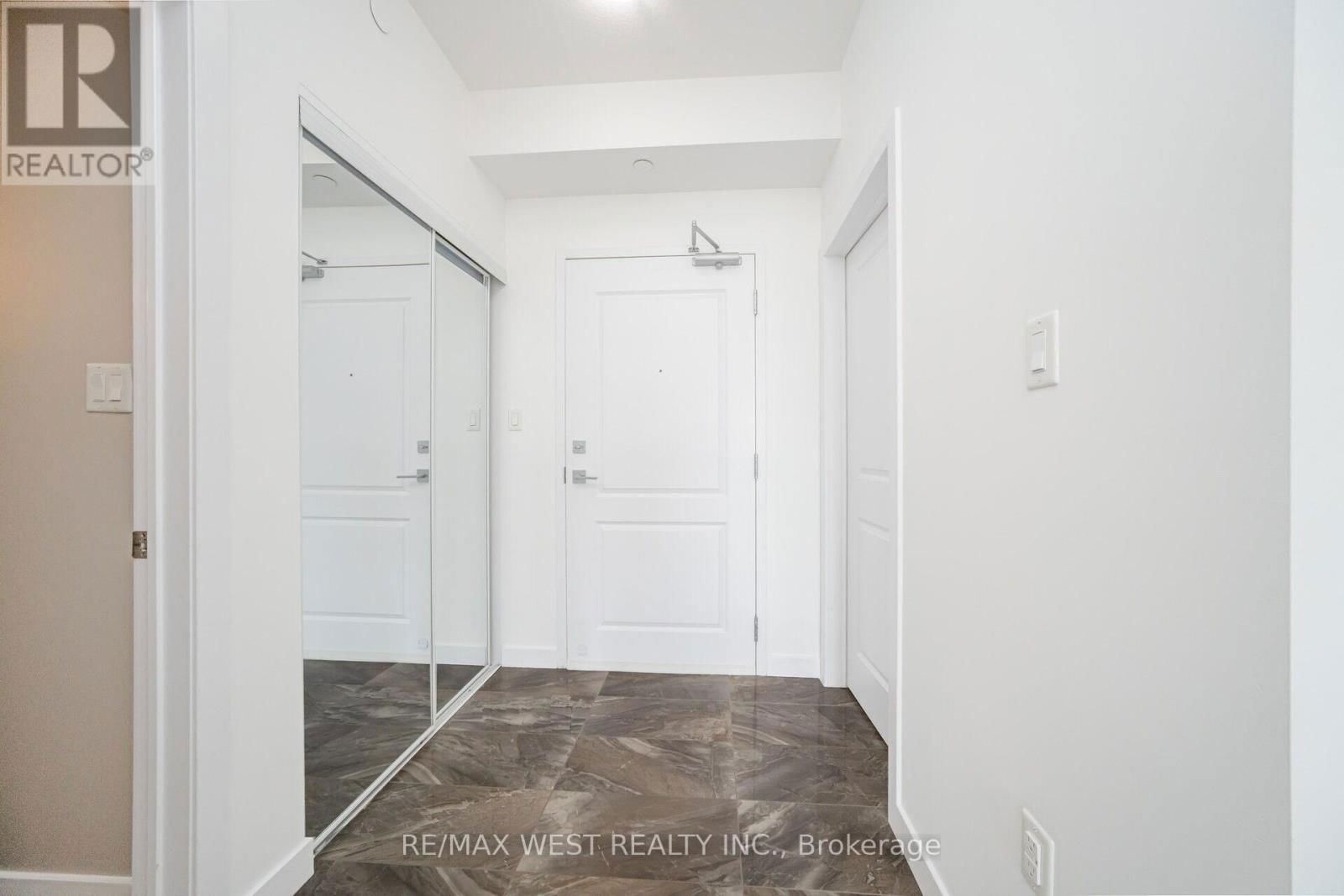 131 - 101 SHOREVIEW PLACE Image 18