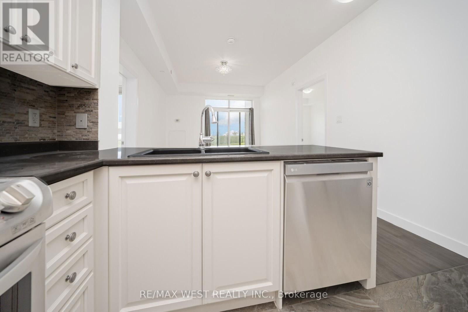 131 - 101 SHOREVIEW PLACE Image 29